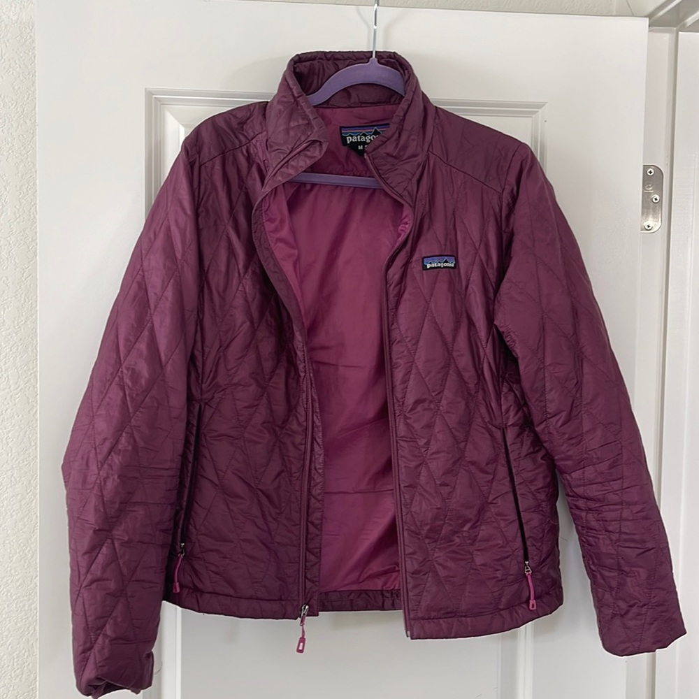 Women’s medium Patagonia zip up puffer